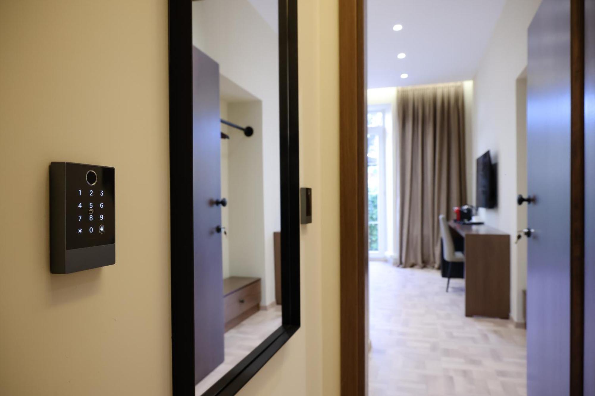 Cloud 5 Blloku Rooms Tirana Exterior foto